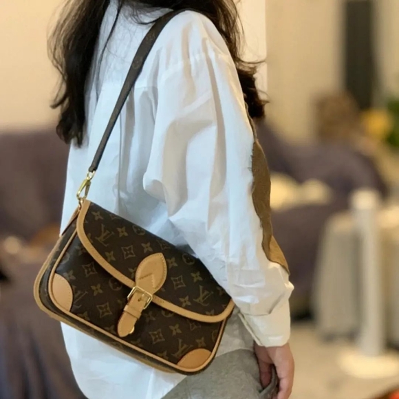 Like NEW!!! Louis Vuitton LV Monogram Crossbody Bag Diane IN Excellent Condition - Picture 5 of 16